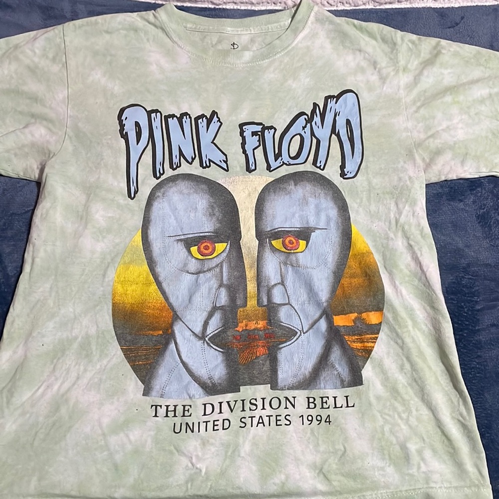 Graphic tee
